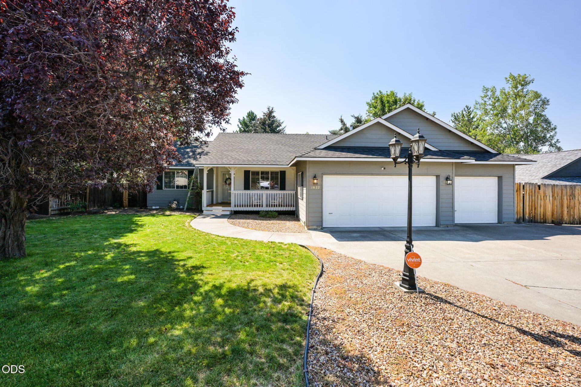 1622 NW Spruce Avenue, Redmond, OR 97756 Main Photo