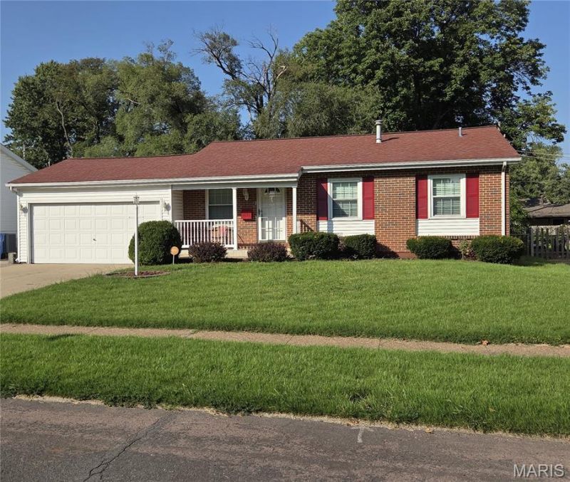 1095 Thompson Drive, Florissant, MO 63031 Main Photo