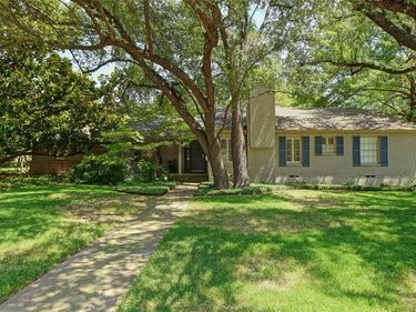 8910 Guernsey Lane, Dallas, TX 75220