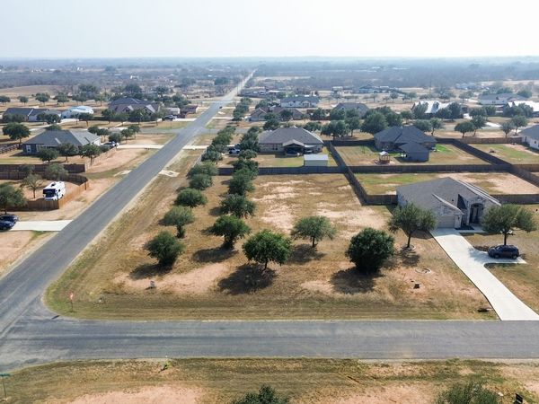 165 E MEDIUM MEADOW DR, Lytle, TX 78052