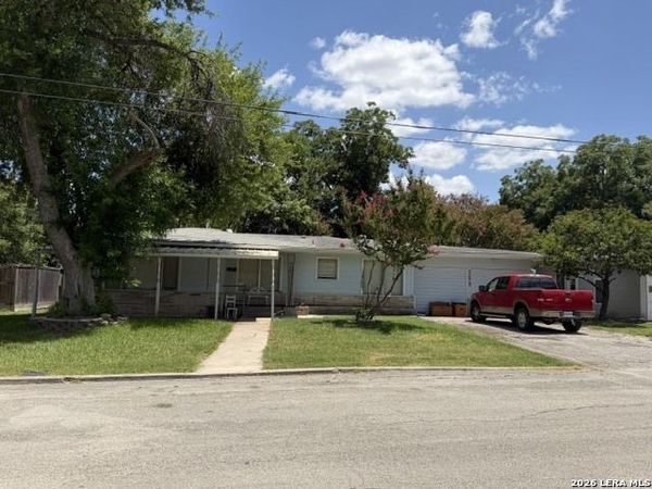 739 W MERRIWEATHER ST, New Braunfels, TX 78130