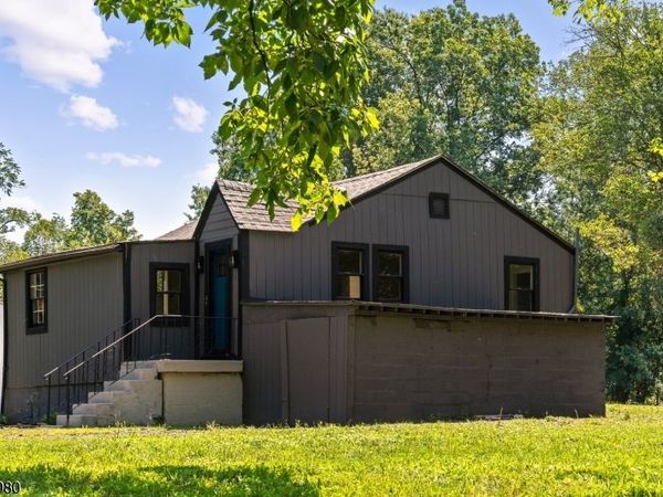 107 Oak Grove Rd, Raritan, NJ 08822