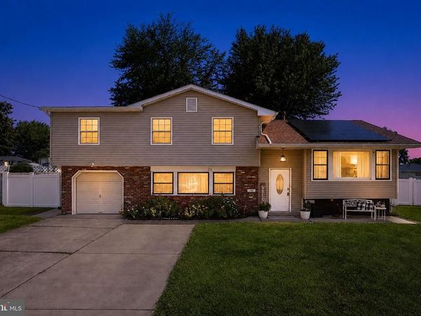 26 HOLYOKE DRIVE, DELRAN, NJ 08075