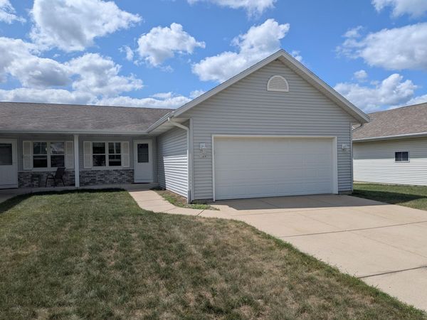 1109 Firethorn Dr, Unit 1, West Bend, WI 53090