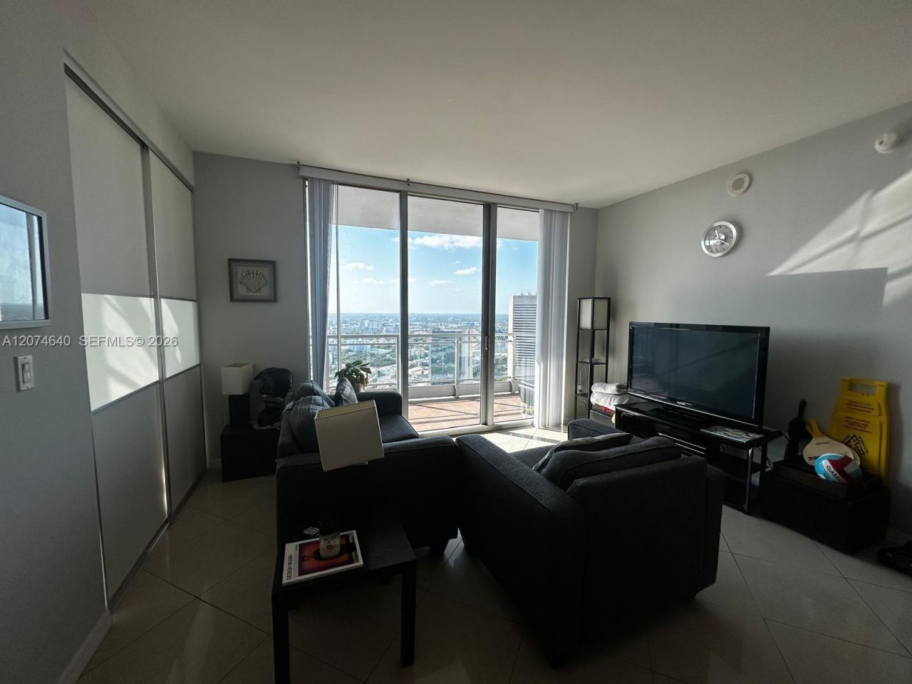 90 SW 3rd St , Unit 4406, Miami, FL 33130 Photo