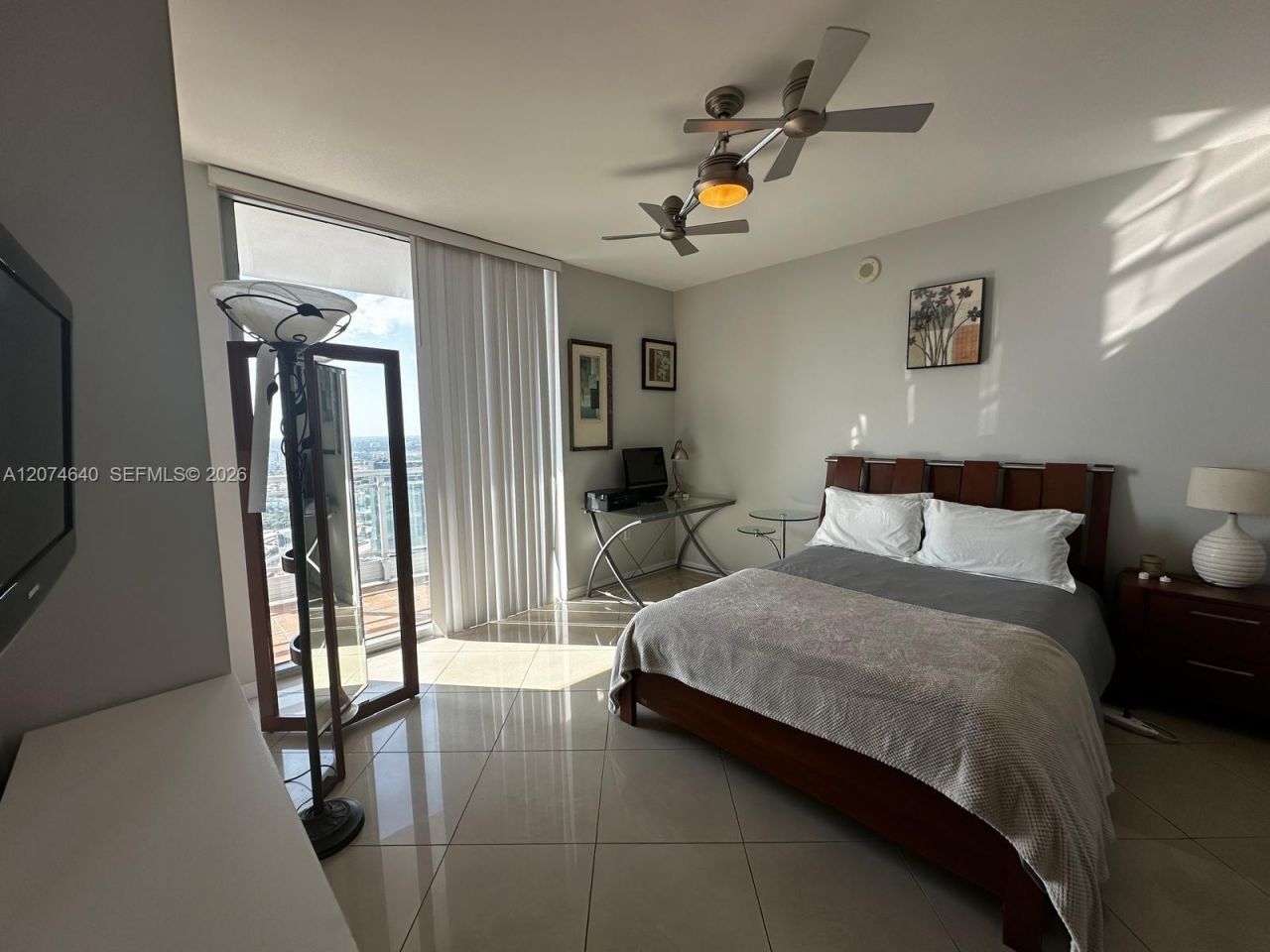 90 SW 3rd St , Unit 4406, Miami, FL 33130 Photo
