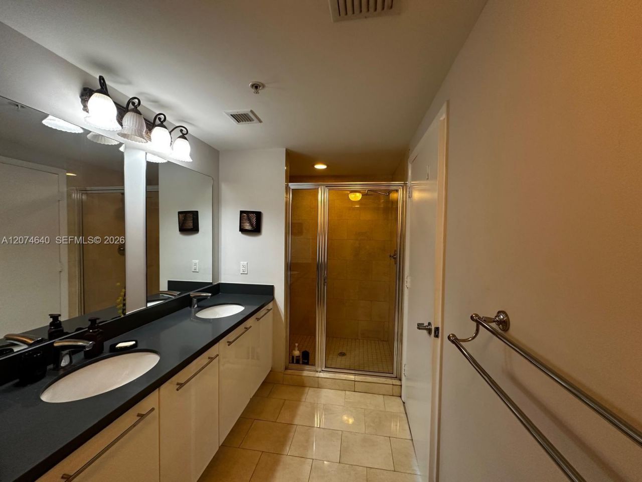 90 SW 3rd St , Unit 4406, Miami, FL 33130 Photo