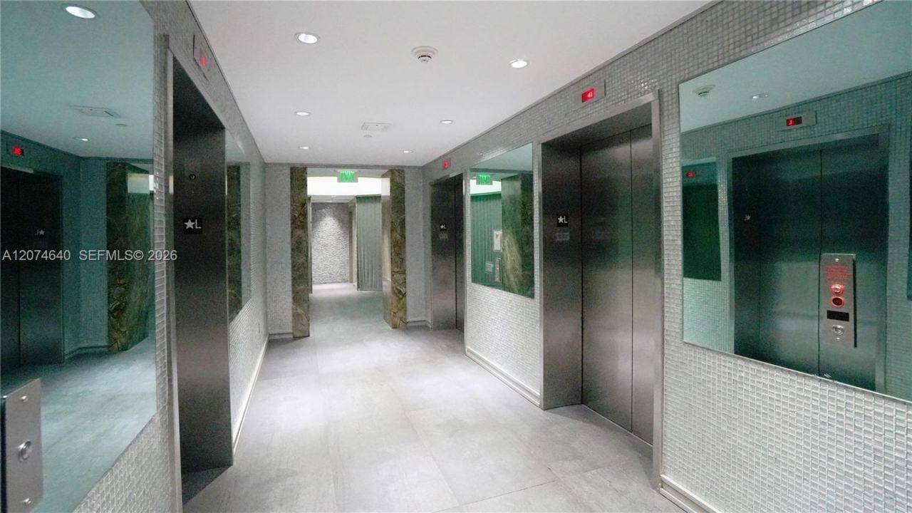 90 SW 3rd St , Unit 4406, Miami, FL 33130 Photo