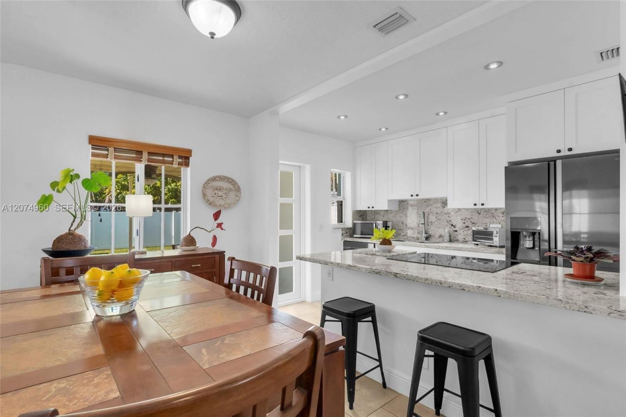 6387 SW 42nd St , South Miami, FL 33155 Photo