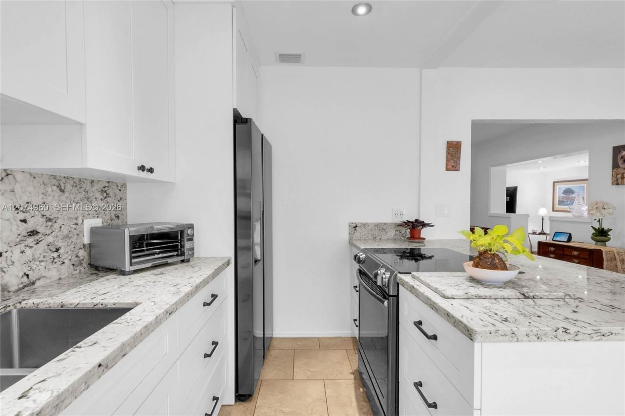 6387 SW 42nd St , South Miami, FL 33155 Photo