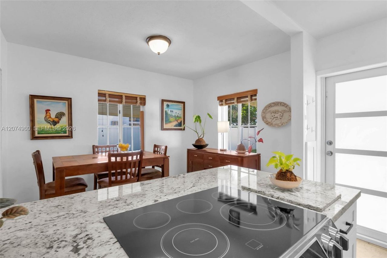 6387 SW 42nd St , South Miami, FL 33155 Photo