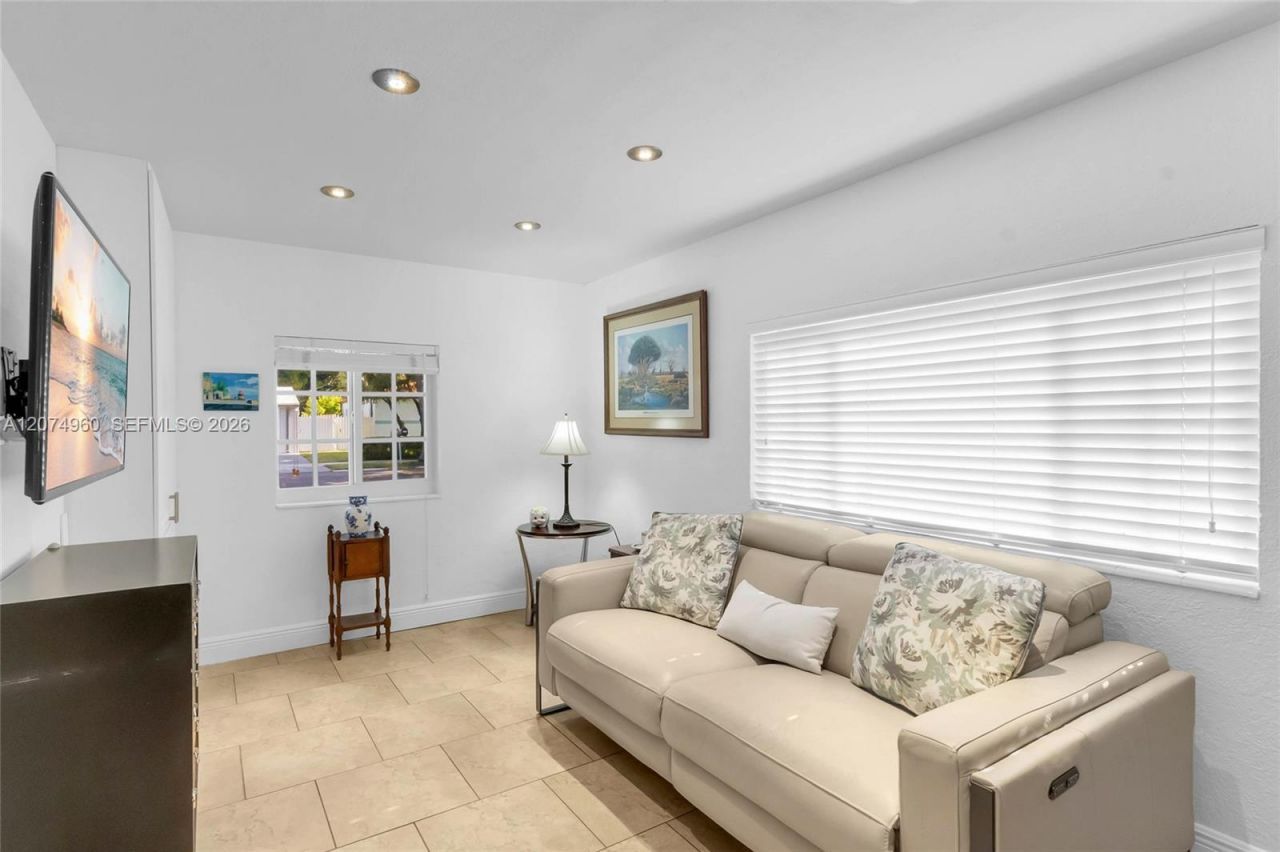 6387 SW 42nd St , South Miami, FL 33155 Photo