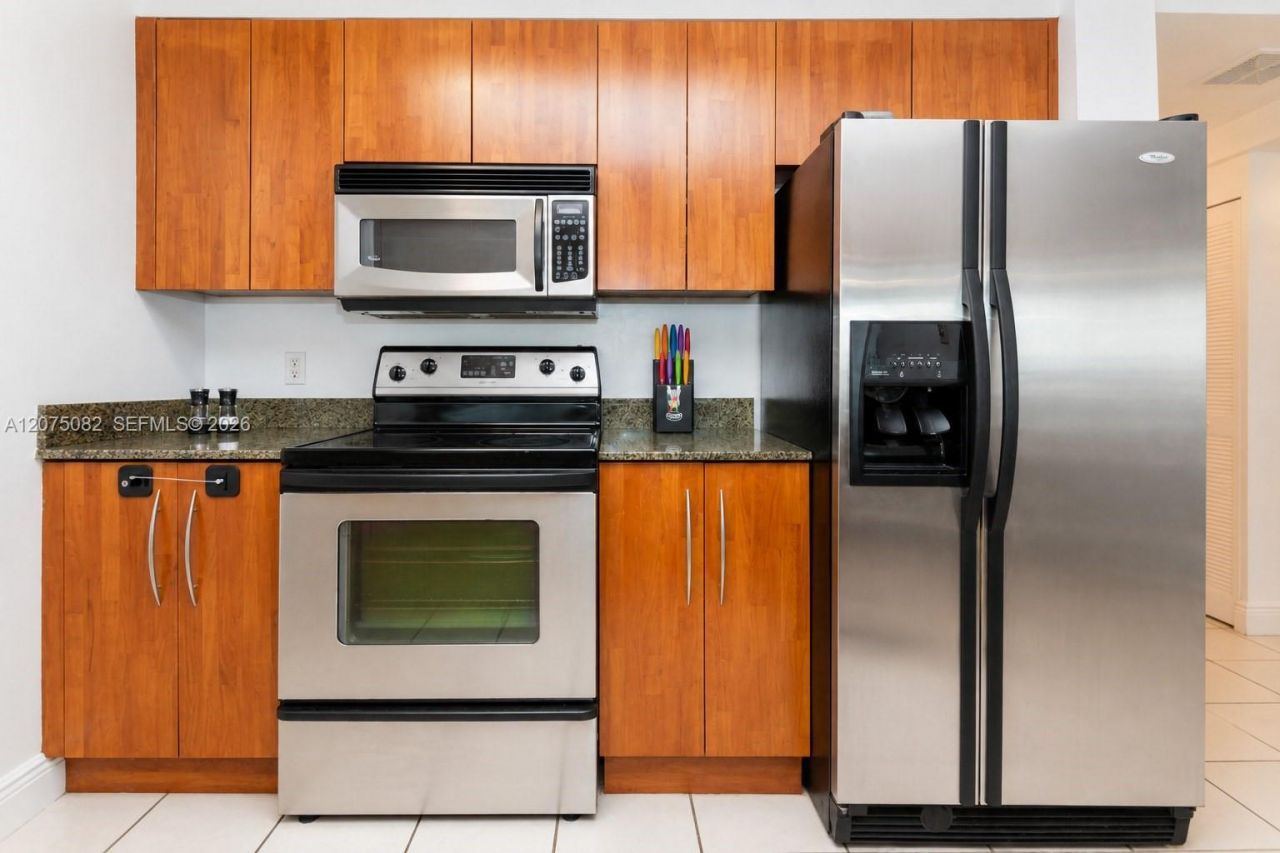 1200 Brickell Bay Dr, Unit 3207, Miami, FL 33131 Photo