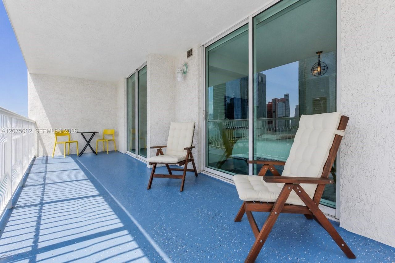 1200 Brickell Bay Dr, Unit 3207, Miami, FL 33131 Photo