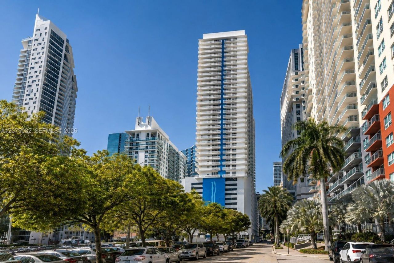 1200 Brickell Bay Dr, Unit 3207, Miami, FL 33131 Photo