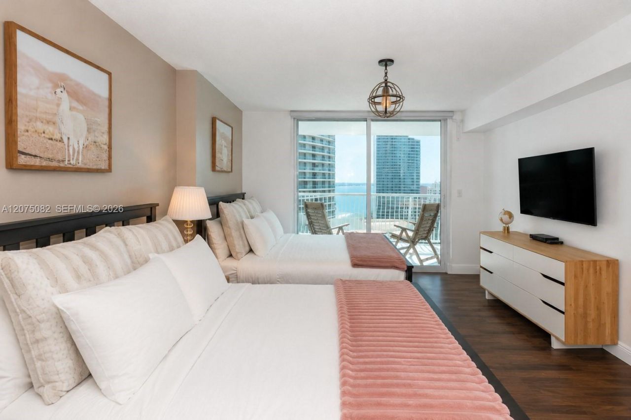 1200 Brickell Bay Dr, Unit 3207, Miami, FL 33131 Photo