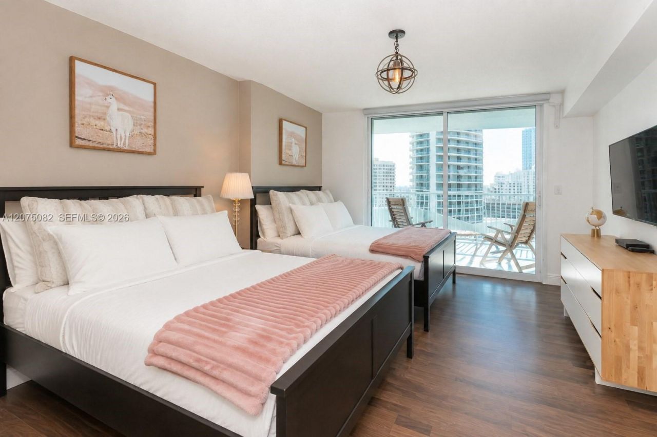 1200 Brickell Bay Dr, Unit 3207, Miami, FL 33131 Photo