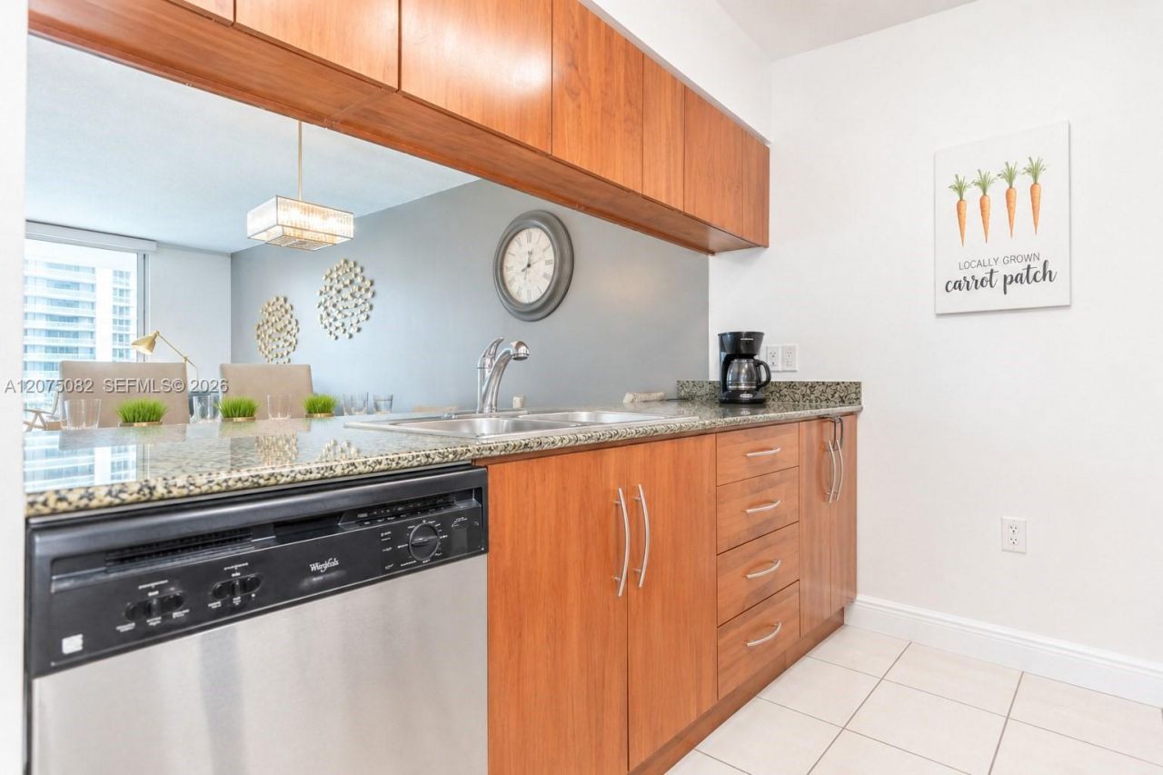 1200 Brickell Bay Dr, Unit 3207, Miami, FL 33131 Photo