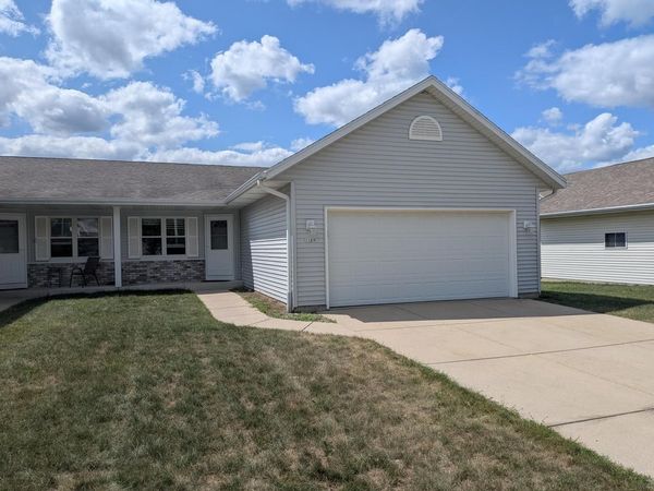 1109 Firethorn DRIVE, Unit 1, West Bend, WI 53090