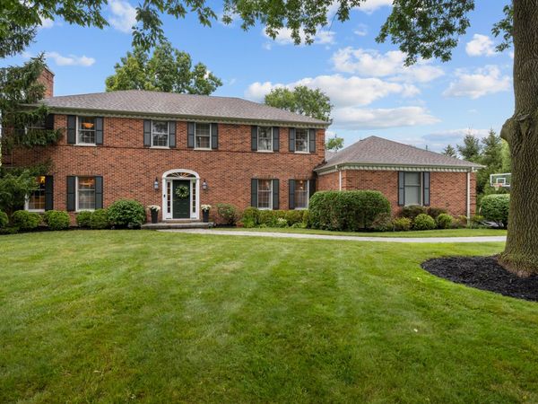 130 W Blackthorn Lane , Lake Forest, IL 60045