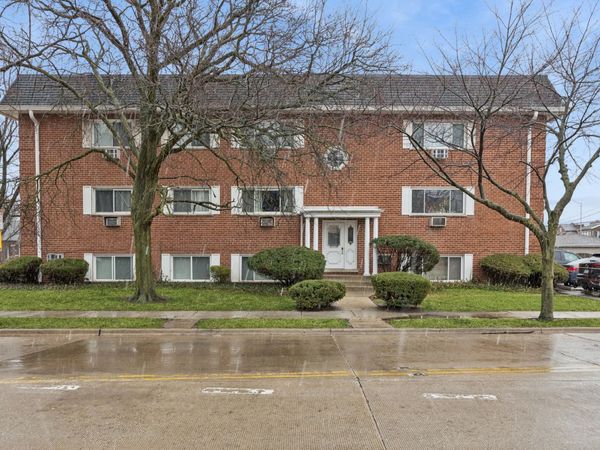 727 S Maple Avenue , Unit 100, Oak Park, IL 60304