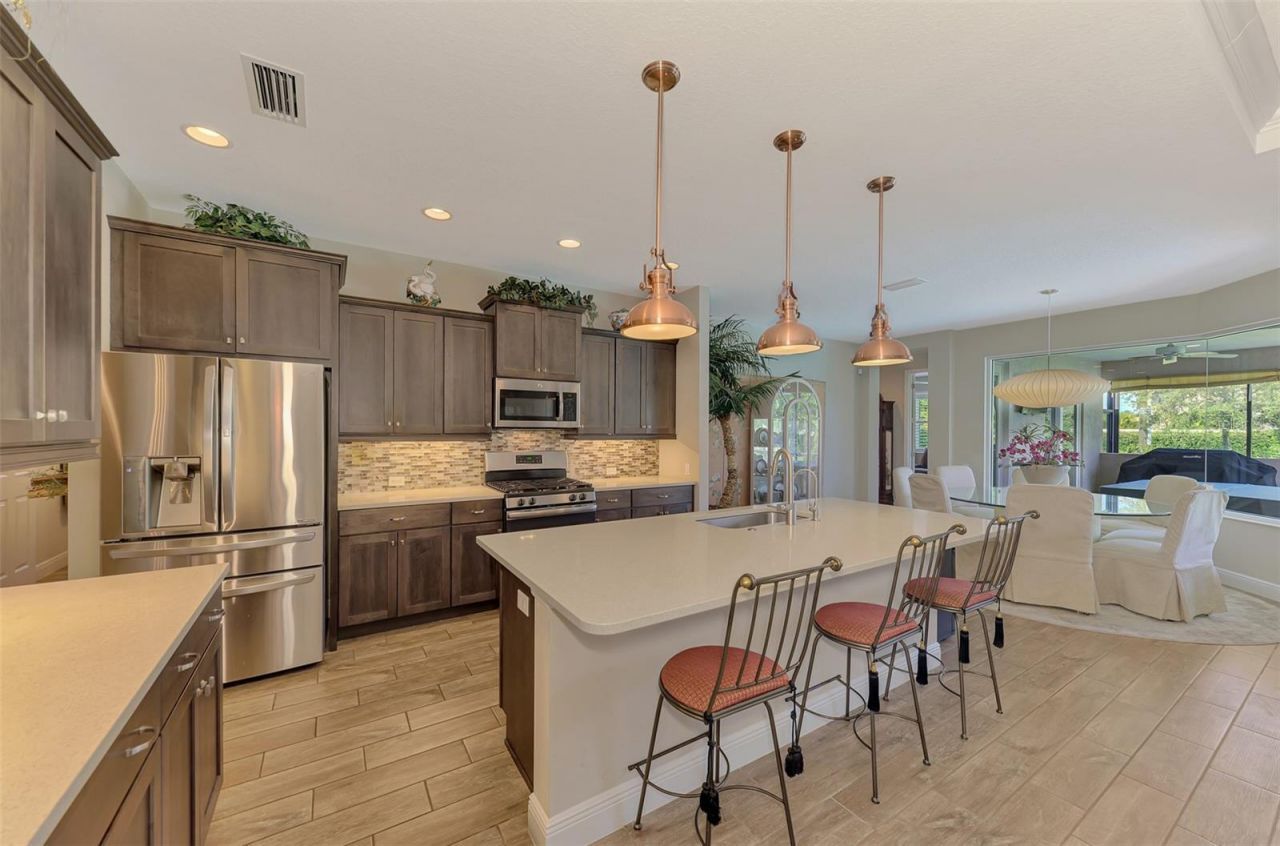 708 Rosemary Circle , Bradenton, FL 34212 Photo