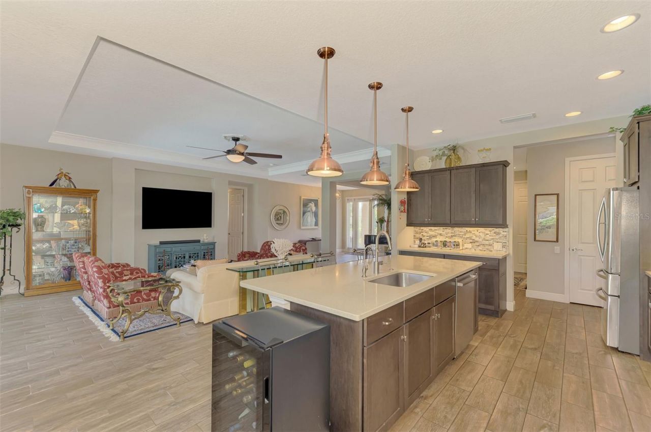 708 Rosemary Circle , Bradenton, FL 34212 Photo