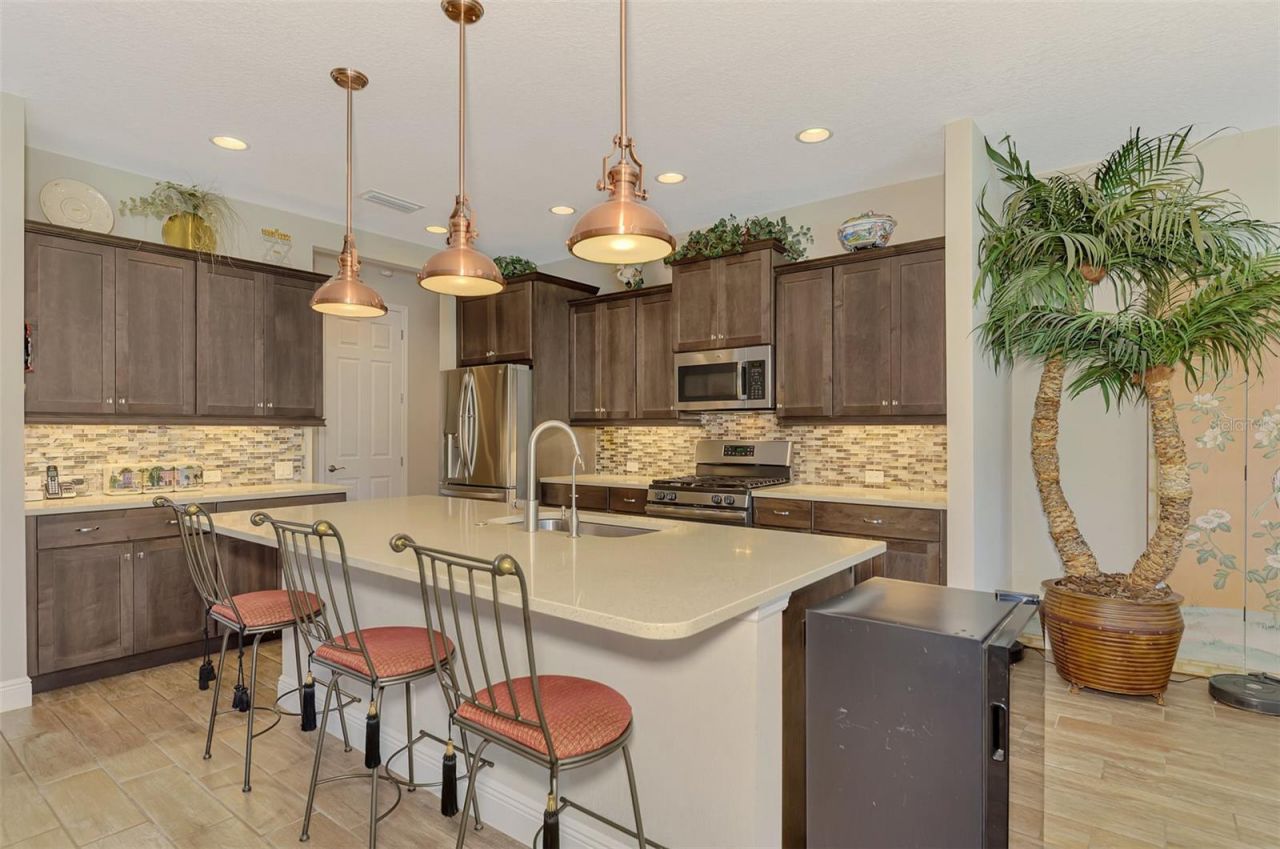 708 Rosemary Circle , Bradenton, FL 34212 Photo