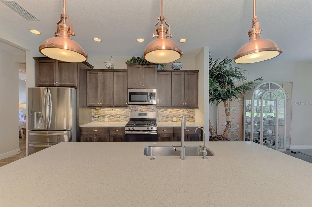 708 Rosemary Circle , Bradenton, FL 34212 Photo