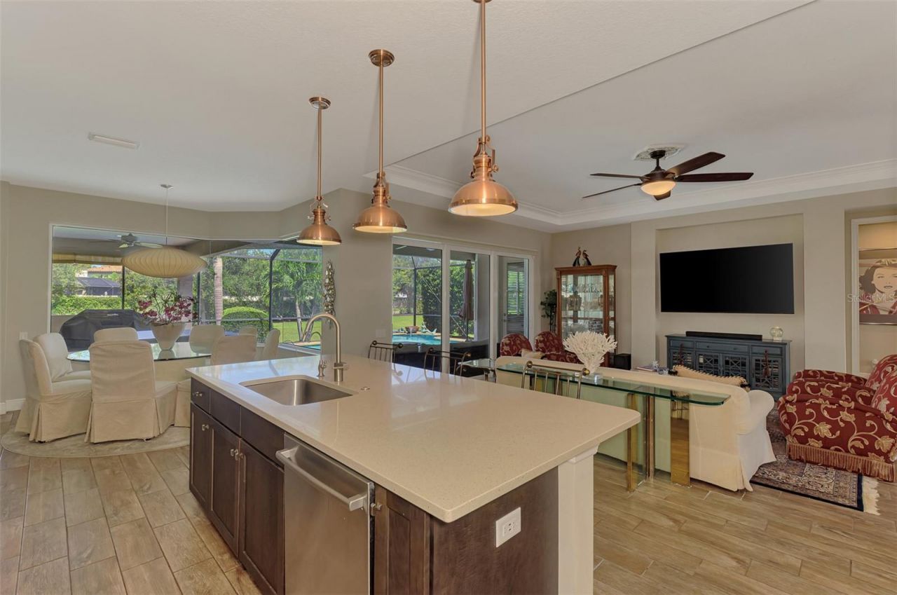 708 Rosemary Circle , Bradenton, FL 34212 Photo