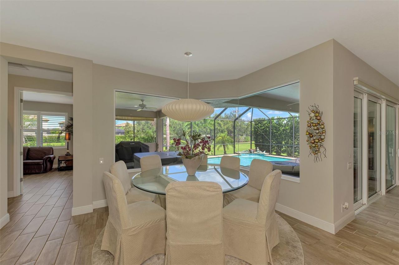 708 Rosemary Circle , Bradenton, FL 34212 Photo