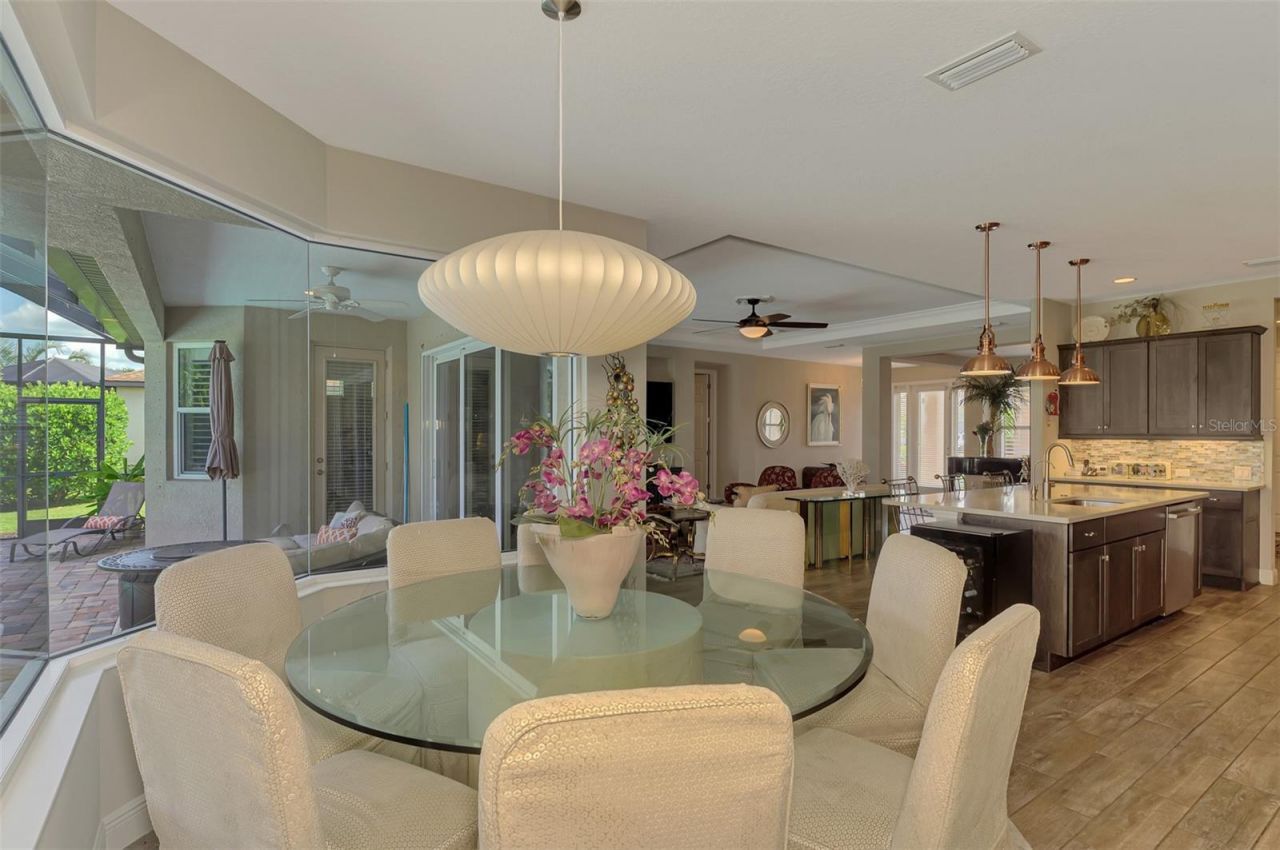 708 Rosemary Circle , Bradenton, FL 34212 Photo