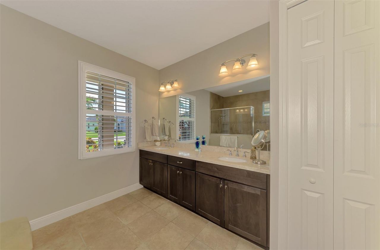 708 Rosemary Circle , Bradenton, FL 34212 Photo