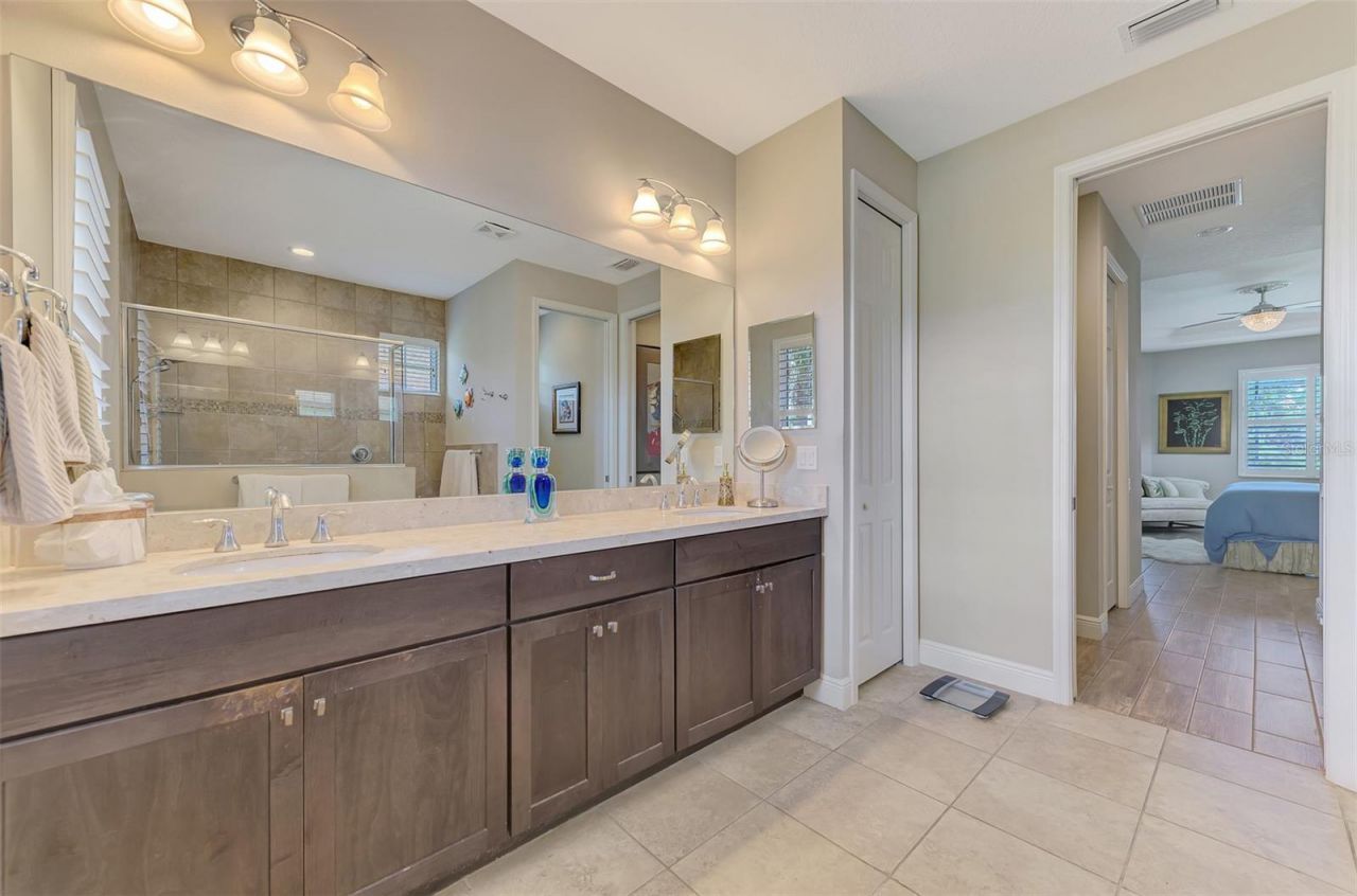 708 Rosemary Circle , Bradenton, FL 34212 Photo