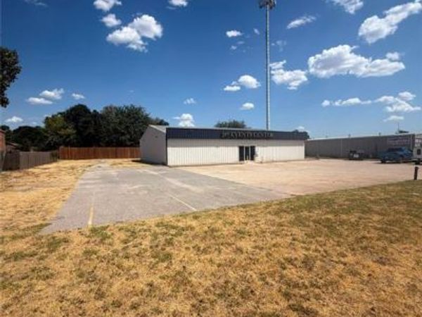 1216 N Council Road, Oklahoma City, OK 73127