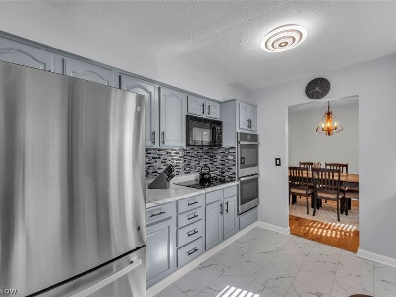 23694 Samuel Drive, Euclid, OH 44143 Photo 18