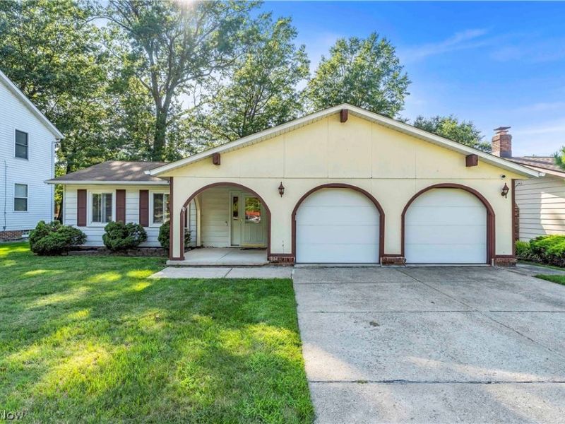 23694 Samuel Drive, Euclid, OH 44143 Photo 3