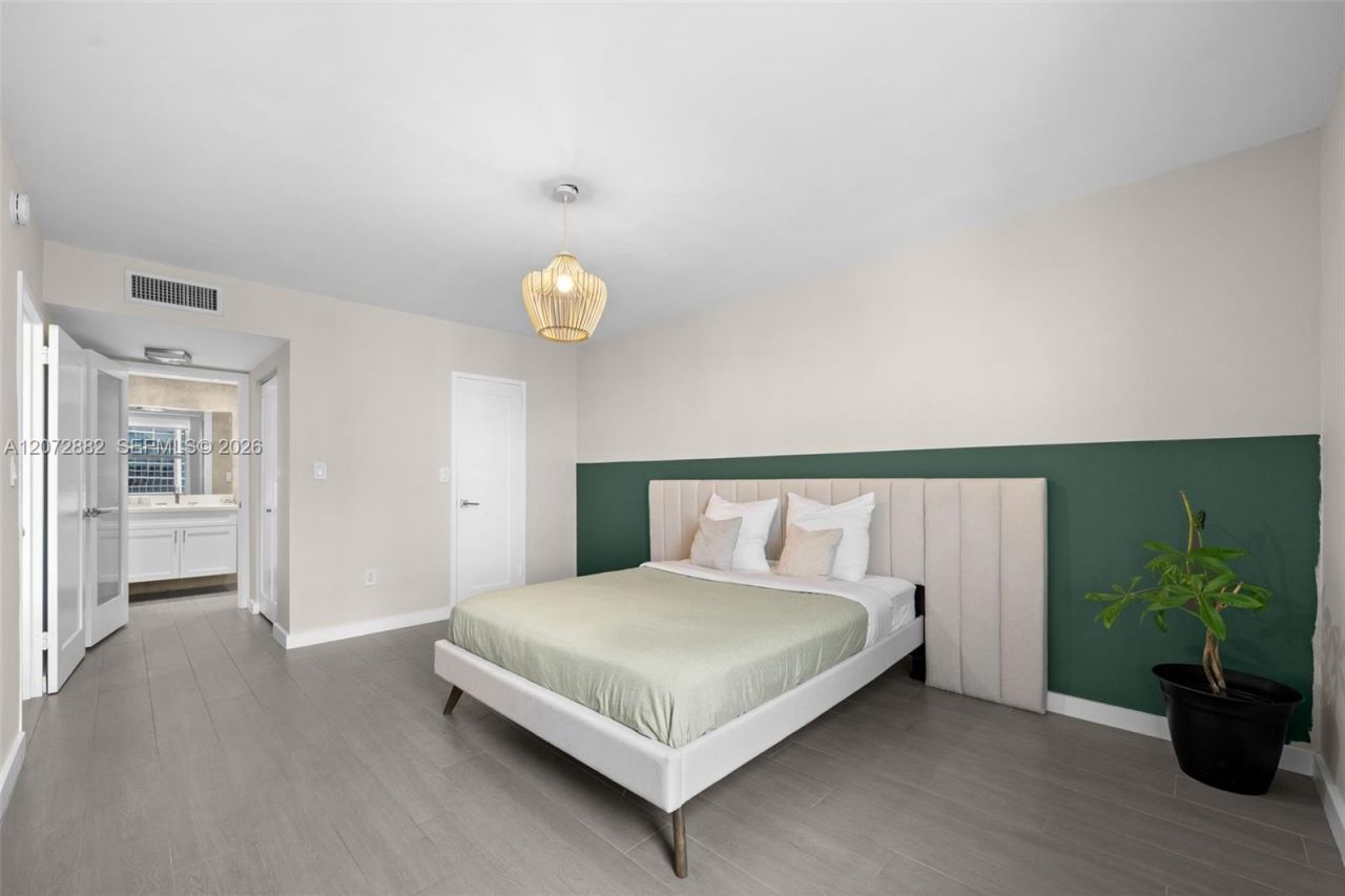 2899 Collins Ave, Unit 1624, Miami Beach, FL 33140 Photo