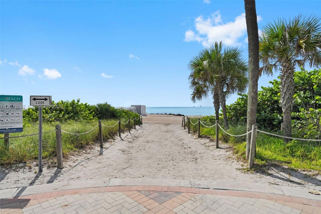 2899 Collins Ave, Unit 1624, Miami Beach, FL 33140 Photo