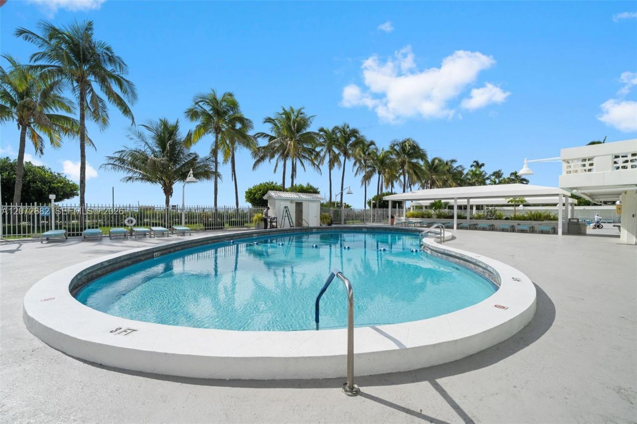 2899 Collins Ave, Unit 1624, Miami Beach, FL 33140 Photo