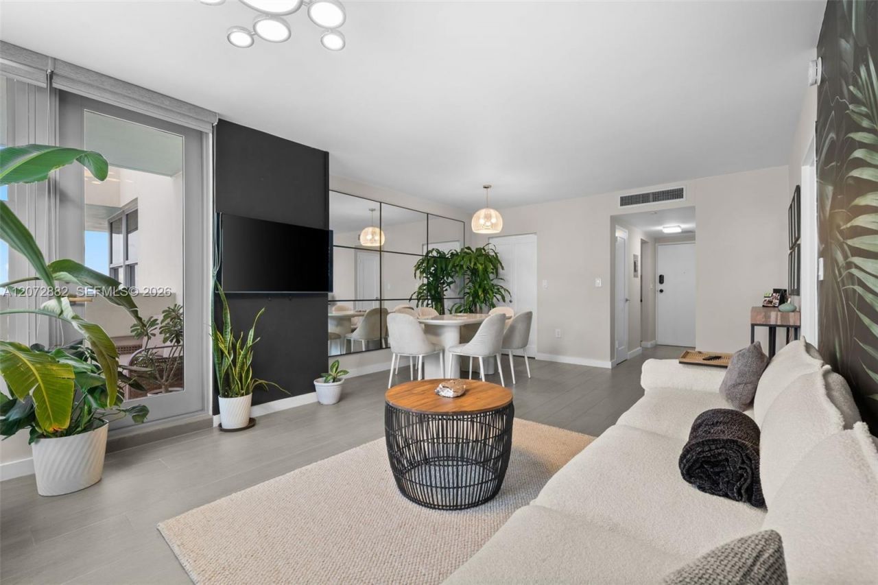 2899 Collins Ave, Unit 1624, Miami Beach, FL 33140 Photo