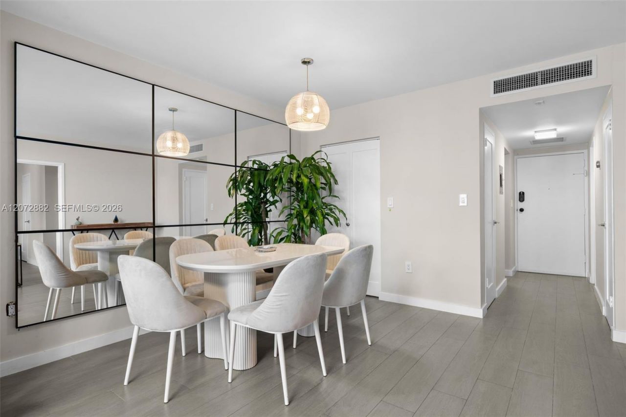 2899 Collins Ave, Unit 1624, Miami Beach, FL 33140 Photo