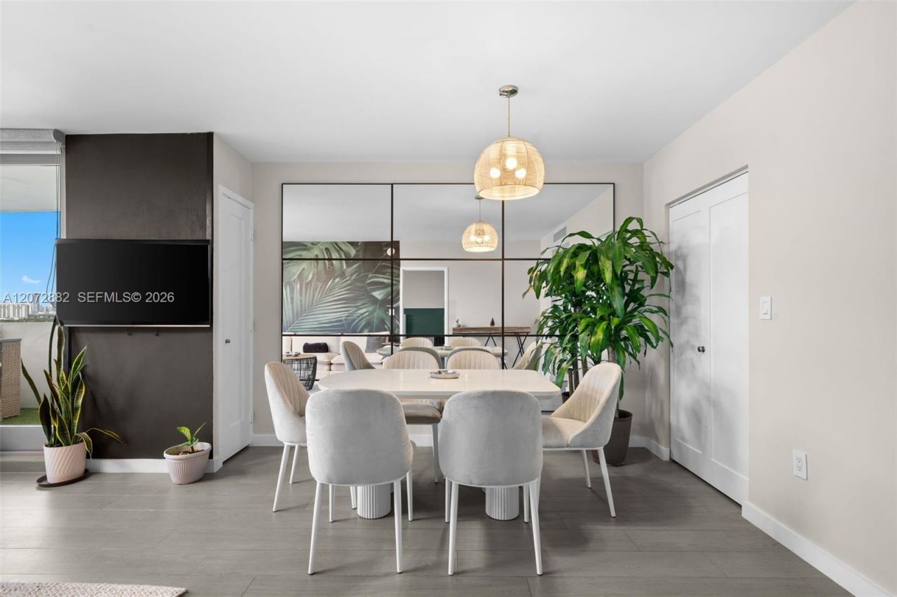 2899 Collins Ave, Unit 1624, Miami Beach, FL 33140 Photo