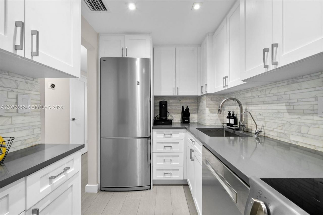 2899 Collins Ave, Unit 1624, Miami Beach, FL 33140 Photo