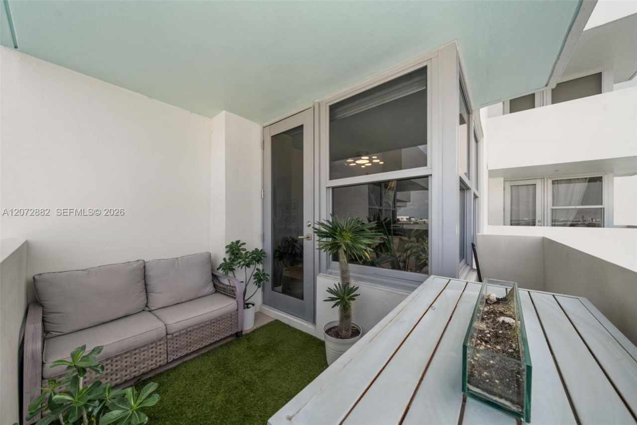 2899 Collins Ave, Unit 1624, Miami Beach, FL 33140 Photo