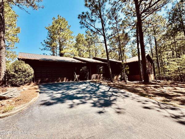 109 Berwick Avenue , Seven Lakes, NC 27376
