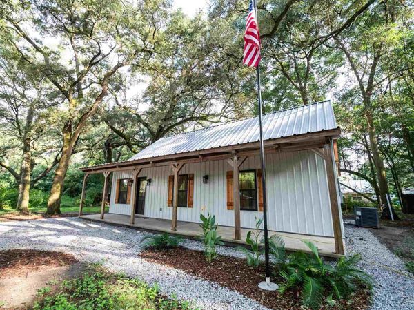 5680 Nicholas St, Pensacola, FL 32526