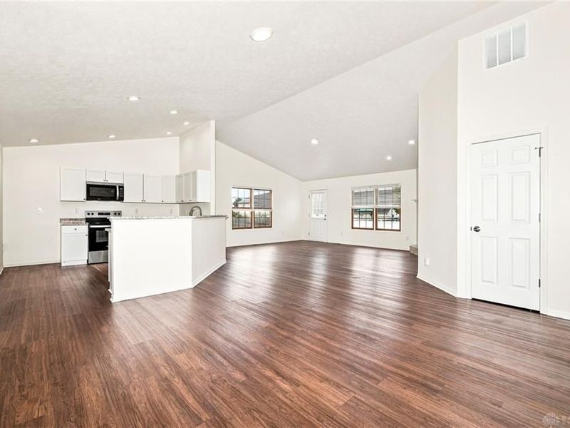 3370 Redbud Drive, Troy, OH 45373 Photo 4