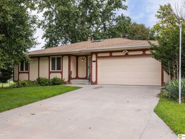 10636 Spaulding Circle, Omaha, NE 68134
