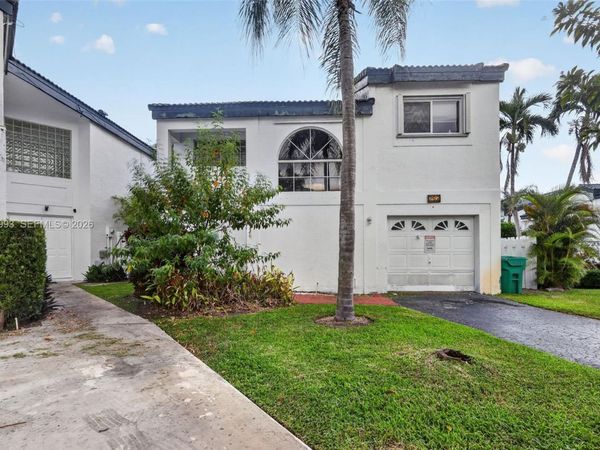 253 NE 211th Ter , Miami, FL 33179